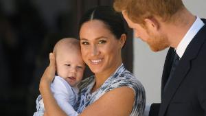 CAPE TOWN, SOUTH AFRICA - SEPTEMBER 25: Prince Harry, Duke of Sussex and Meghan, Duchess of Sussex and their baby son Archie Mountbatten-Windsor at a meeting with Archbishop Desmond Tutu at the Desmond &amp; Leah Tutu Legacy Foundation during their royal tour of South Africa on September 25, 2019 in Cape Town, South Africa. (Photo by Toby Melville - Pool/Getty Images)