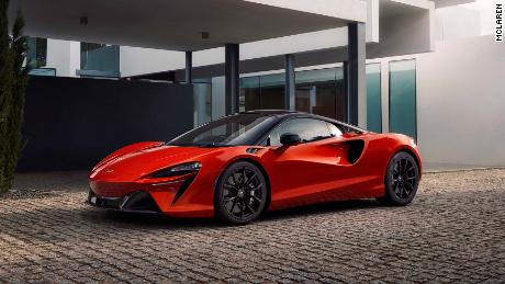 McLaren Artura приводится в движение двигателем V6 с турбонаддувом и электродвигателем.