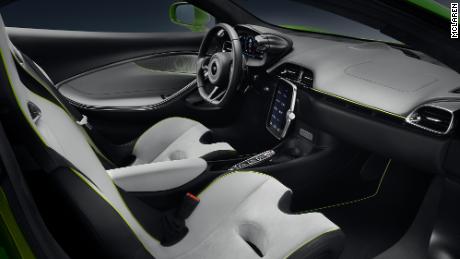 Экран прибора McLaren Artura перемещается вместе с регулируемым рулевым колесом.