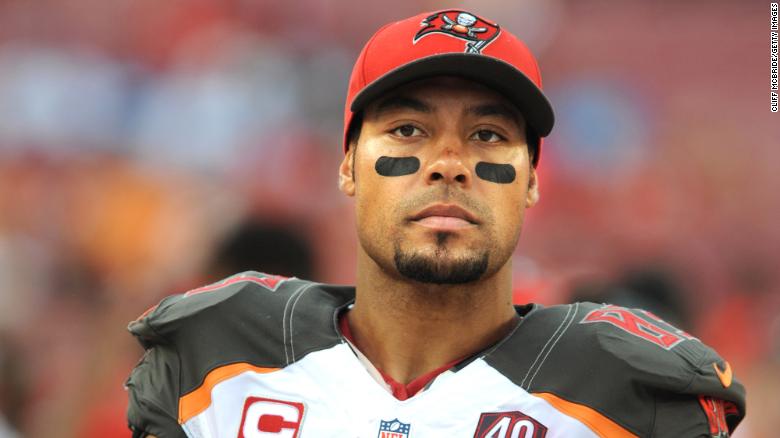 Vincent Jackson, former NFL wide receiver, found dead in hotel room, authorities say