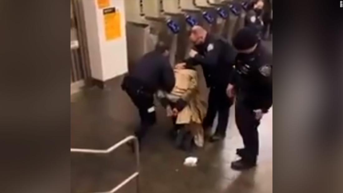 Video Shows Nypd Officer Hitting Suspect In The Head After Nypd Says He
