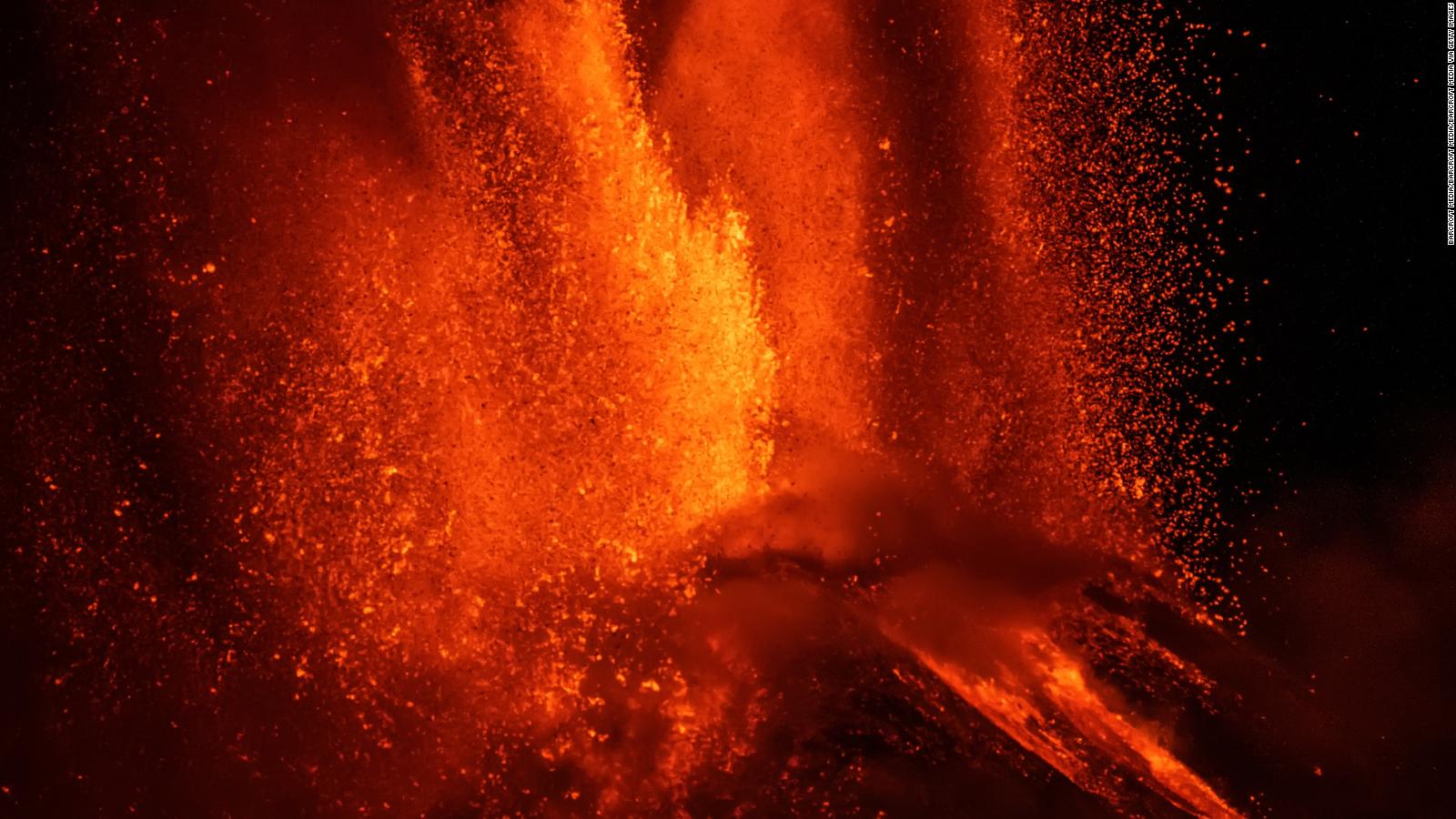 Mount Etna: Watch mesmerizing video of volcano spewing lava - CNN Video