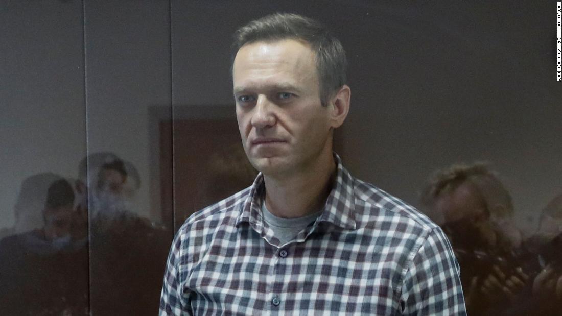 Aleksejs Navaļnijs paliks cietumā pēc tam, kad Krievijas tiesa būs samazinājusi sodu