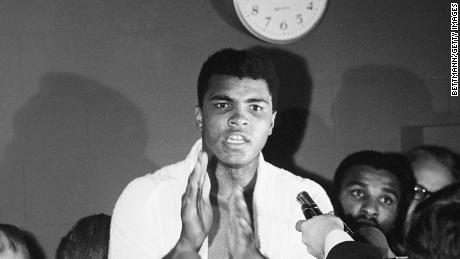 Muhammad Ali vs. Joe Frazier: 'The Fight of the Century': a divided US ...