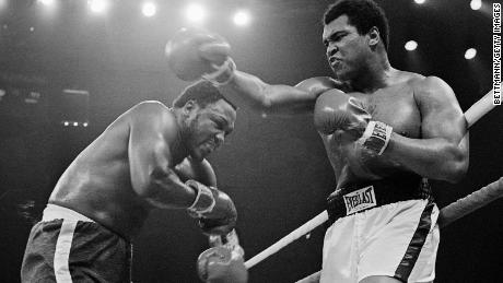 Muhammad Ali vs. Joe Frazier: 'The Fight of the Century': a divided US ...