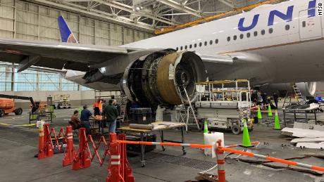 Penyelidik telah merilis temuan awal tentang kegagalan mesin penerbangan United Airlines.  Inilah yang kami ketahui