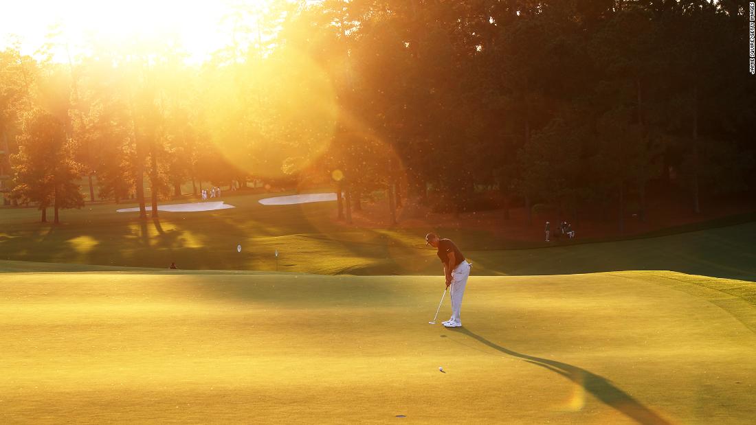 Woods putts during the second round of the Masters in November 2020.