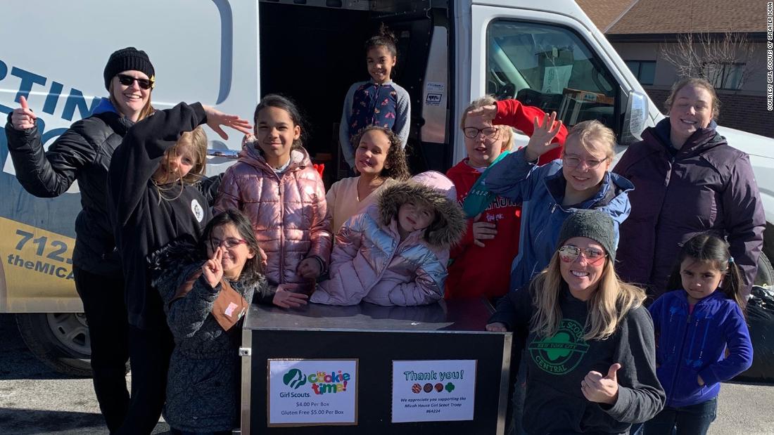 Girl Scouts In Iowa Sold 5 000 Boxes Of Cookies Despite Being Homeless