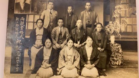 Kane Tanaka, 32 years old in 1935, is pictured in the middle of the front row.