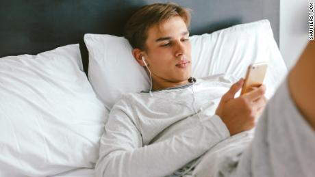 Many teens live online, alone. Here&#39;s how to stay connected in the pandemic