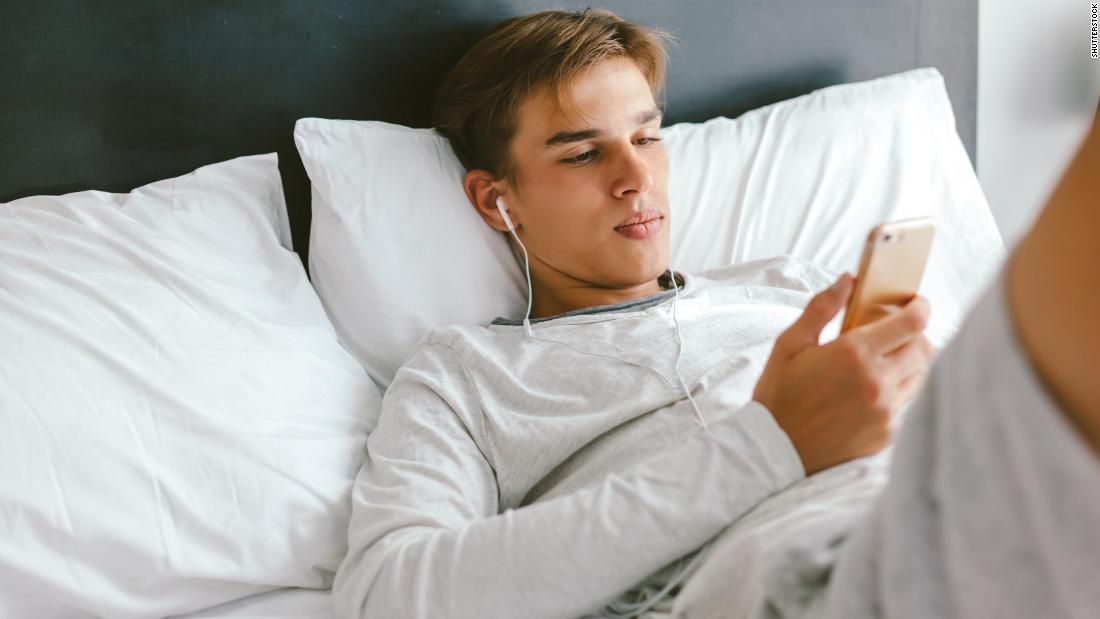 Many teens live online, alone. Here's how to stay connected in the pandemic