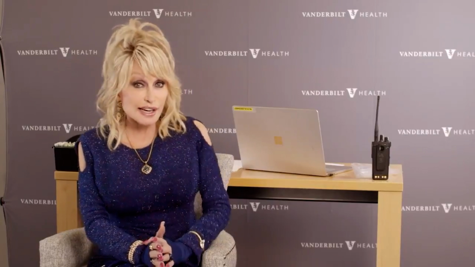 Dolly Parton Updates Jolene As She Gets Covid 19 Vaccine Cnn Video