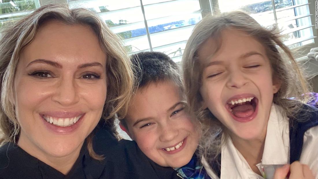 Alyssa Milano Pay Moms For Getting Us Through This Crisis Cnn