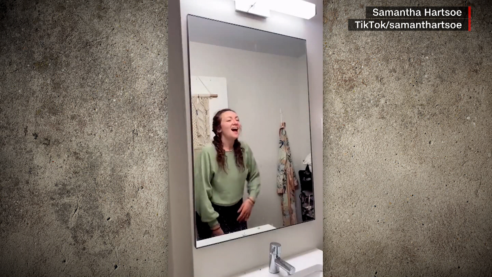 New York Woman Finds Surprise, Unusual Bathroom Mirror With Lights India