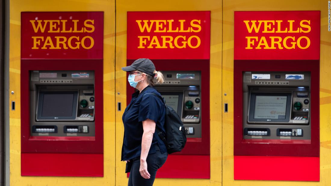 Exclusive: Wells Fargo joins golf banks to set net climate targets