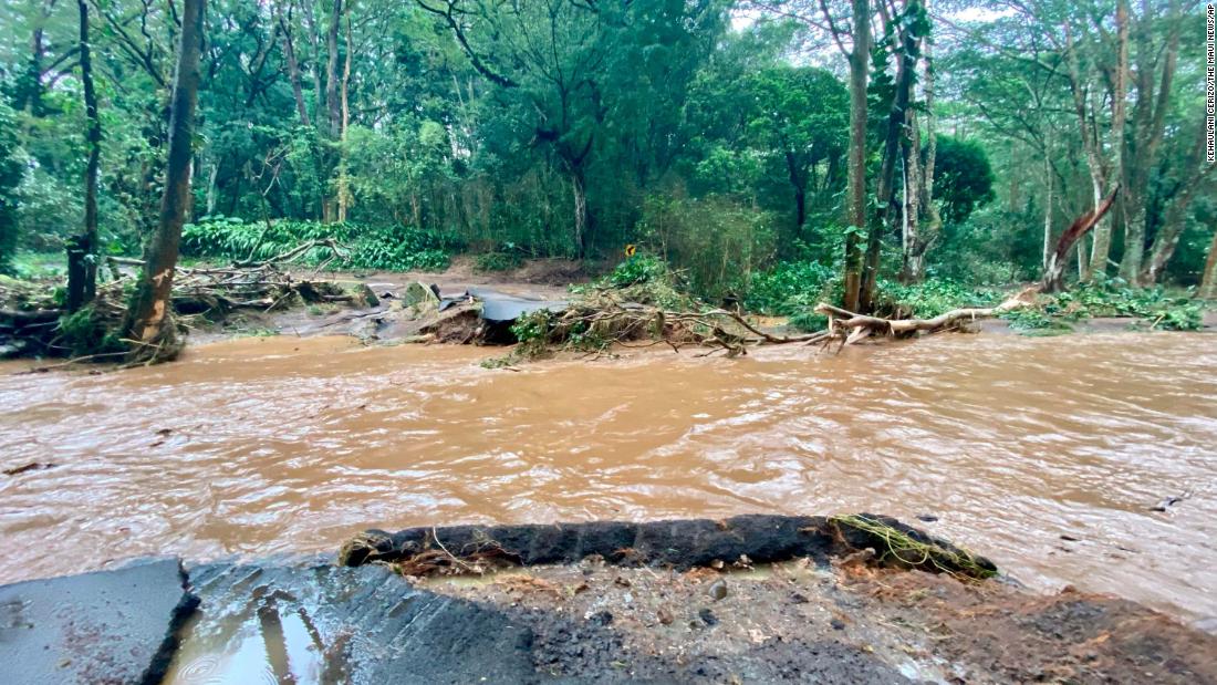 Floods in Hawaii: Flood-declared emergencies cause major damage, including bridge fall