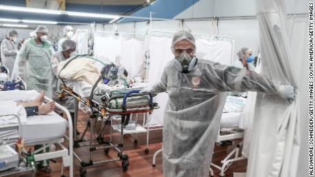 Η αναβίωση του Covid-19 στη Βραζιλία ωθεί τα νοσοκομεία σε πλεόνασμα