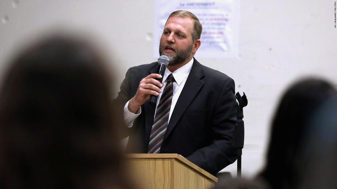 Ammon Bundy will not wear a mask in court, so the judge orders him to arrest for not appearing