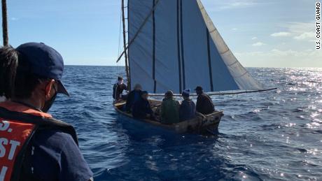 Les Cubains se lancent dans de traîtres voyages en mer alors que la crise économique s'aggrave