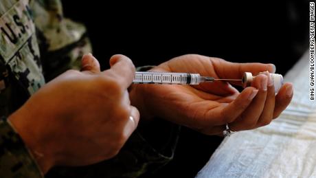 L'armée américaine affirme qu'un tiers des soldats choisissent de ne pas être vaccinés, mais les chiffres suggèrent que c'est plus