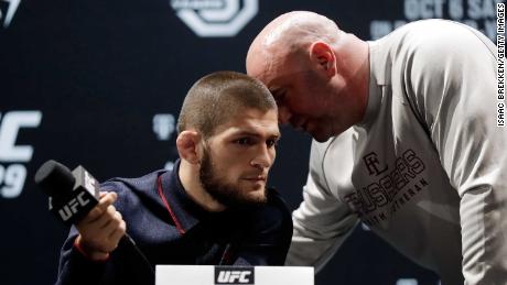 White (right) chats with Nurmagomedov during a press conference for UFC 229.