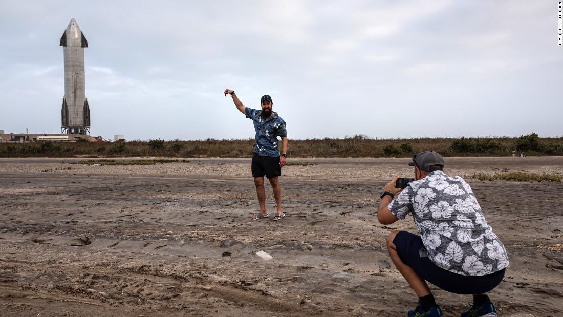 $200,000 streaming rigs and millions of views: inside the cottage industry popping up around SpaceX