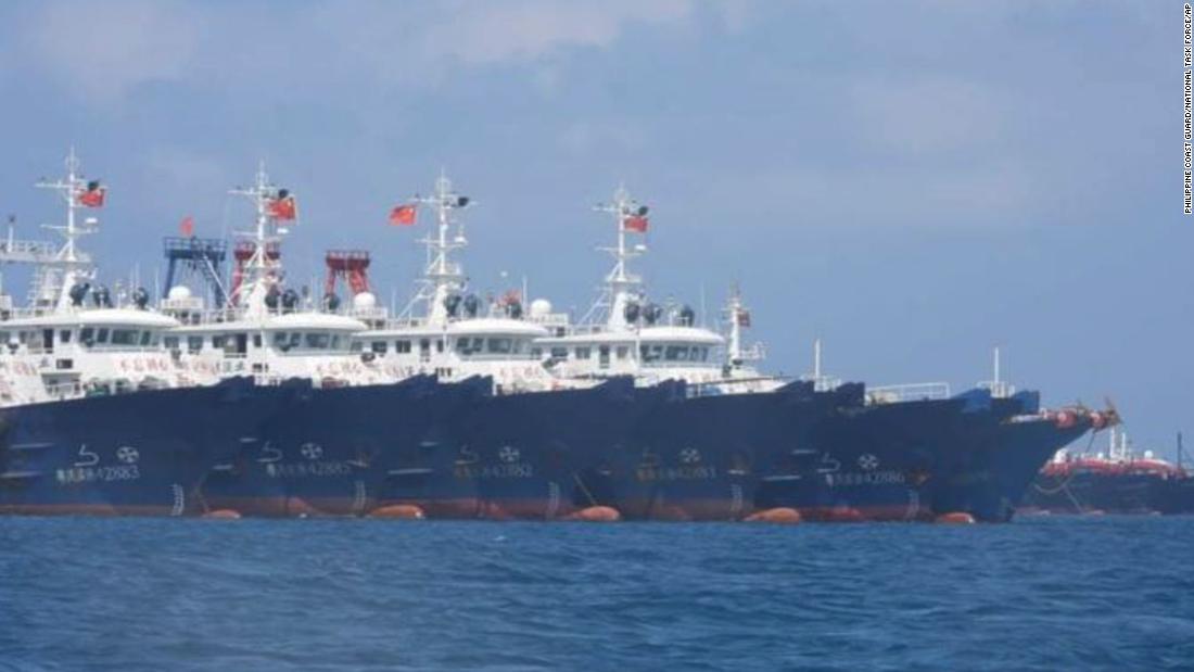 Mer de Chine méridionale: des chasseurs philippins survolent la flotte chinoise dans des eaux contestées