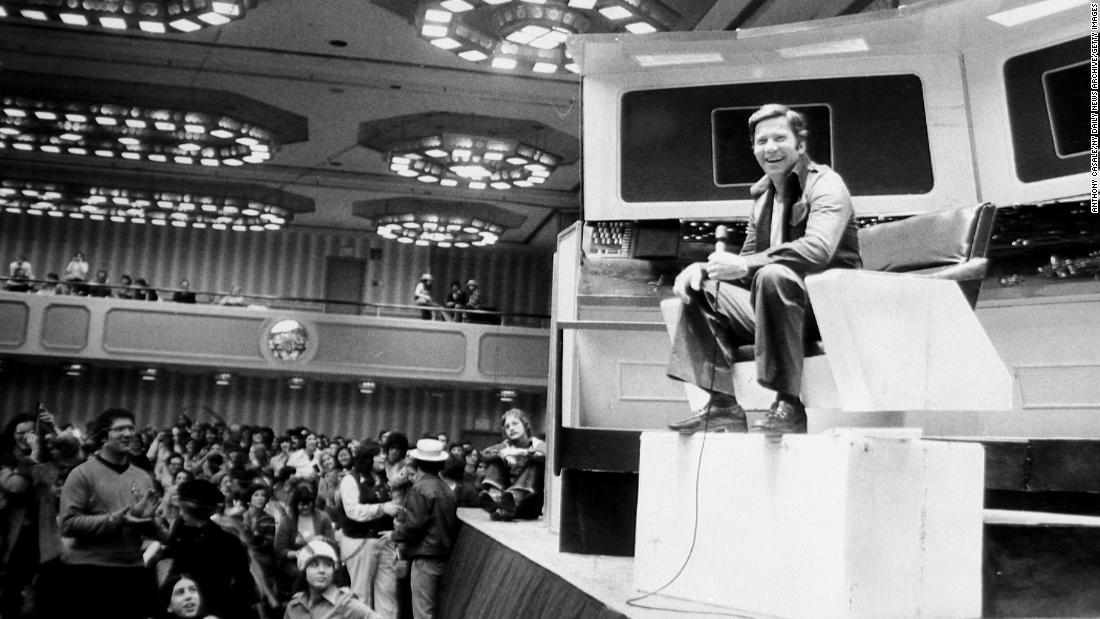 Shatner talks to fans at a &quot;Star Trek&quot; convention in 1976.