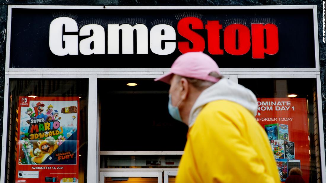 GameStop earnings do not live up to expectations, but online sales offer hope