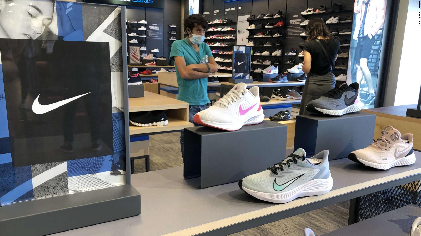 capa Adaptabilidad Prefacio Zapatos Nike son cada vez más difíciles de encontrar en tiendas. Estas son  las razones - CNN Video