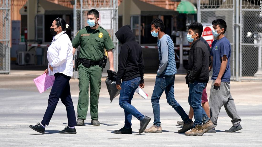 US on track to encounter record 2 million migrants on the southern border, government estimates show