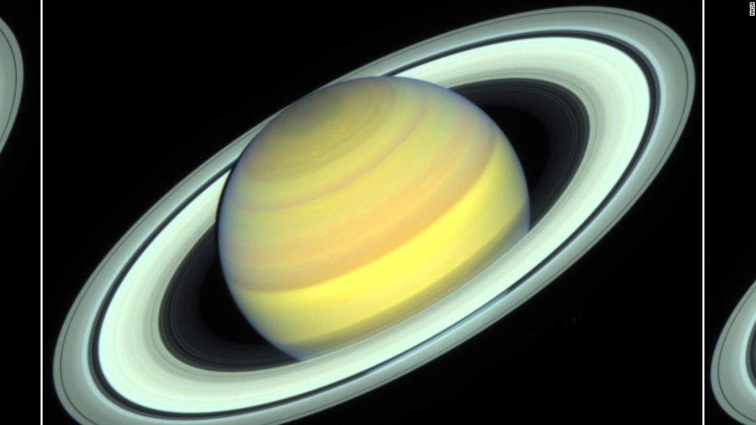 Hubble spies colorful change of seasons on Saturn