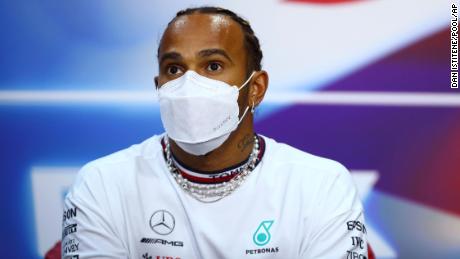 Hamilton Assiste À La Conférence De Presse Du Grand Prix F1 De Bahreïn.