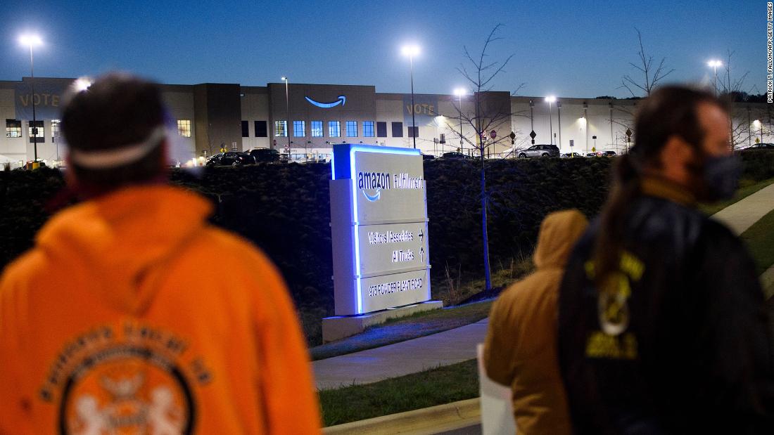 Amazon gains enough votes to defeat union drive at Alabama warehouse