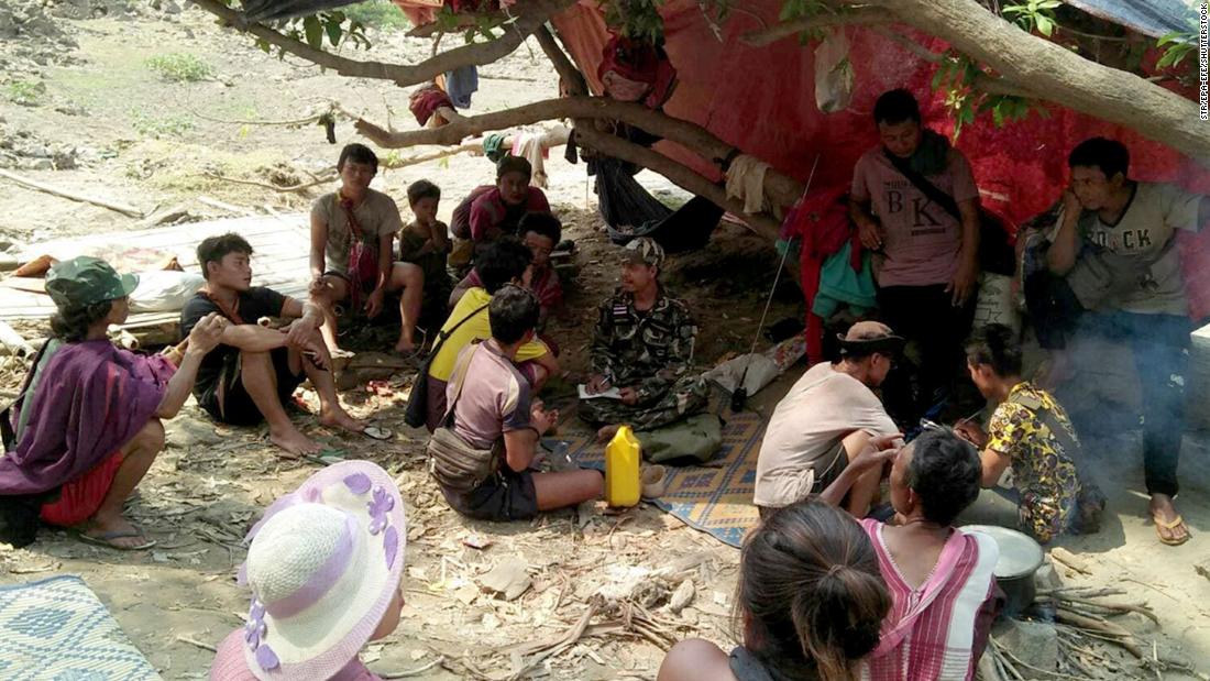 Mjanmas apvērsums: Taizeme atvaira tūkstošiem cilvēku, kuri mēģina bēgt, jo bojāgājušo skaits pārsniedz 500