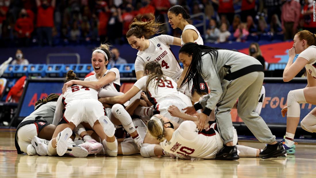 Stanford survives against Arizona, wins first national championship since 1992
