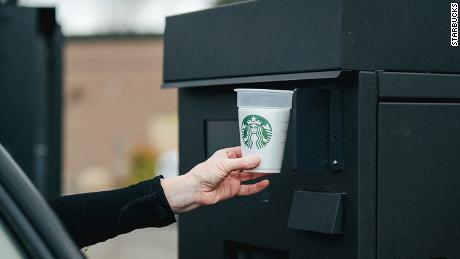 В Starbucks появилась новая экспериментальная многоразовая чашка