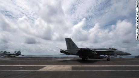 A U.S. Navy Super Hornet F / A-18E lands on the flight deck of the aircraft carrier USS Theodore Roosevelt on April 5, 2021, during operations in the South China Sea. 