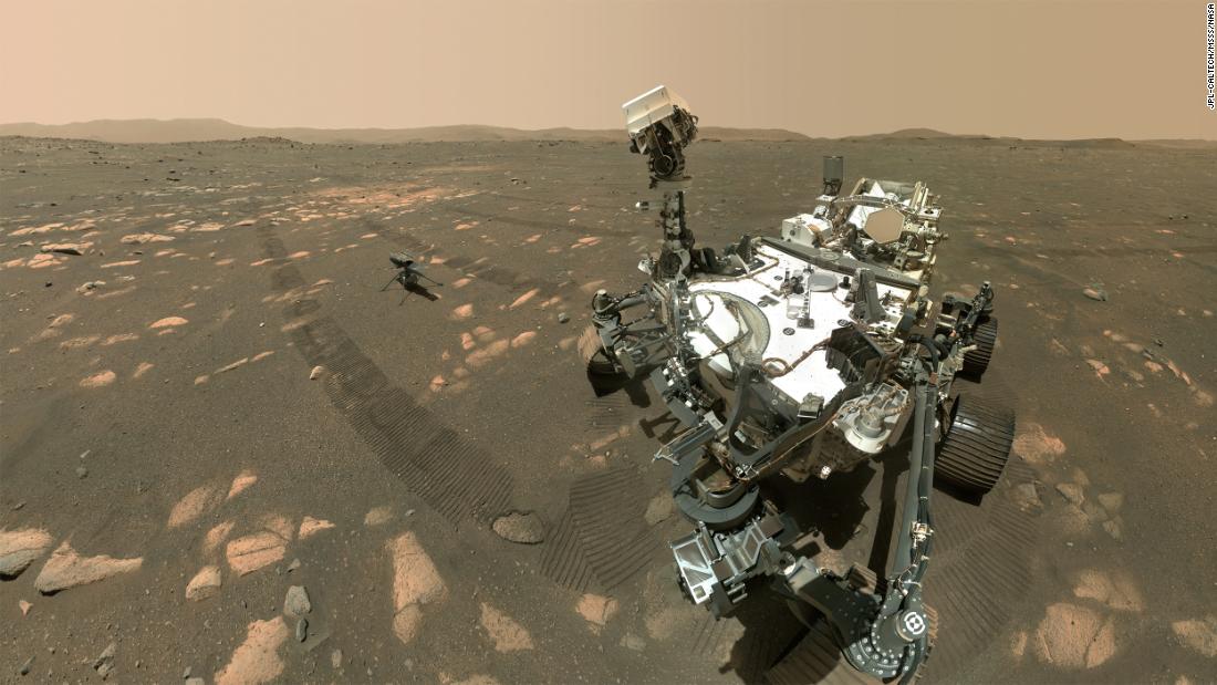 Một năm sau khi hạ cánh trên sao Hỏa, người thám hiểm bền bỉ đã đặt tầm nhìn vào một mục tiêu mới hấp dẫn.