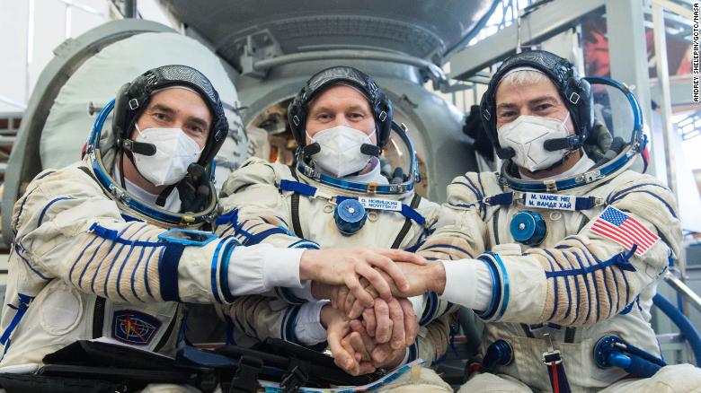 Russian cosmonauts, NASA astronaut launch to the space station