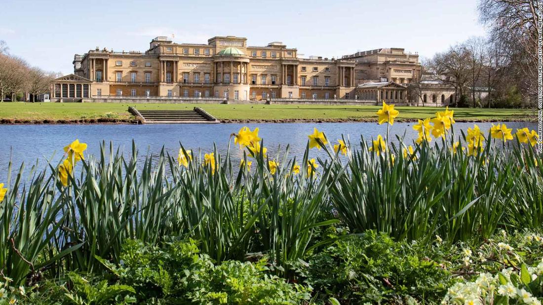 buckingham palace garden tours 2023