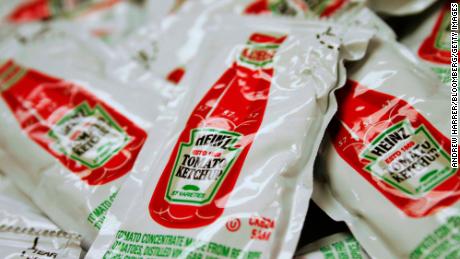 Heinz ketchup packets are shown in New York on Monday, August 22, 2005. H.J. Heinz Co., the world&#39;s biggest ketchup maker, said first-quarter profit fell 19 percent on expenses to cut jobs and sell businesses.  (Photo by Andrew Harrer/Bloomberg via Getty Images)