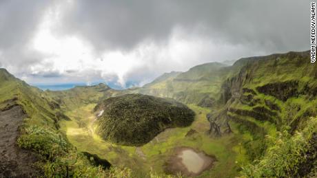 San Vicente en alerta roja por erupción volcánica `` inminente ''