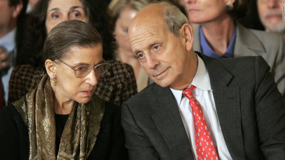 Breyer and fellow Justice Ruth Bader Ginsburg attend Samuel Alito&#39;s ceremonial swearing-in.