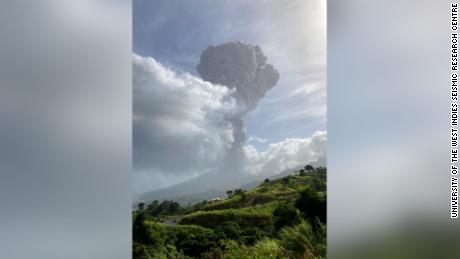 加勒比海圣文森特岛第二次喷发火山