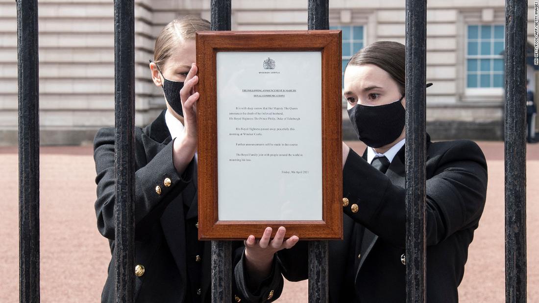 An official notice announcing Philip&#39;s death is placed on the gates of Buckingham Palace.