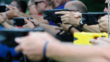 How easy (or hard) is it to confuse a gun for a Taser?