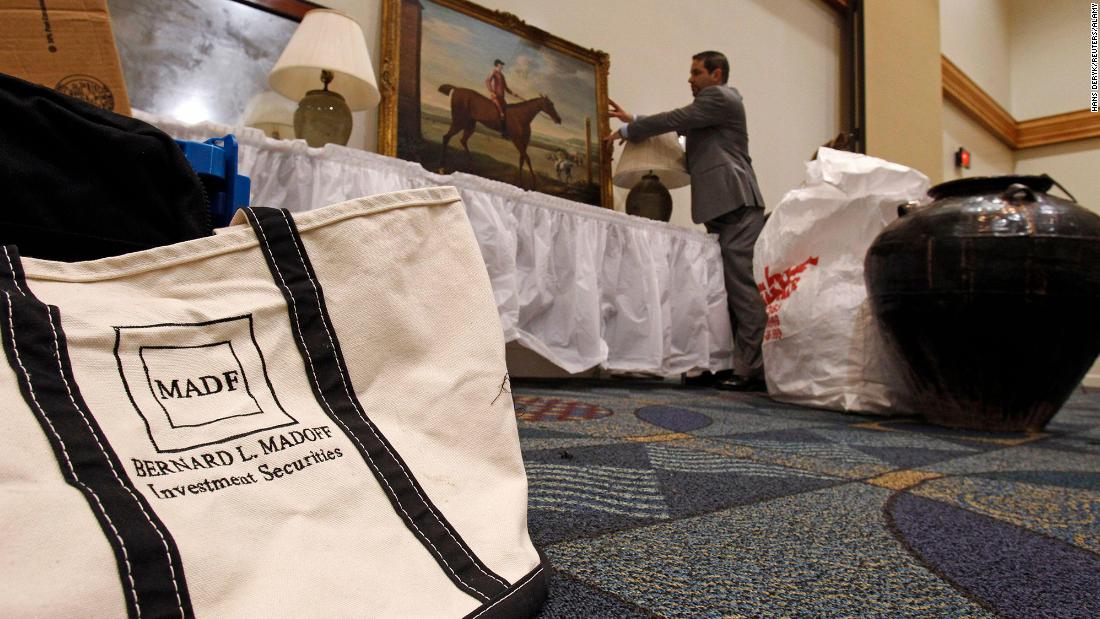 Tote bags, oil paintings and vases were among the items auctioned in 2009.