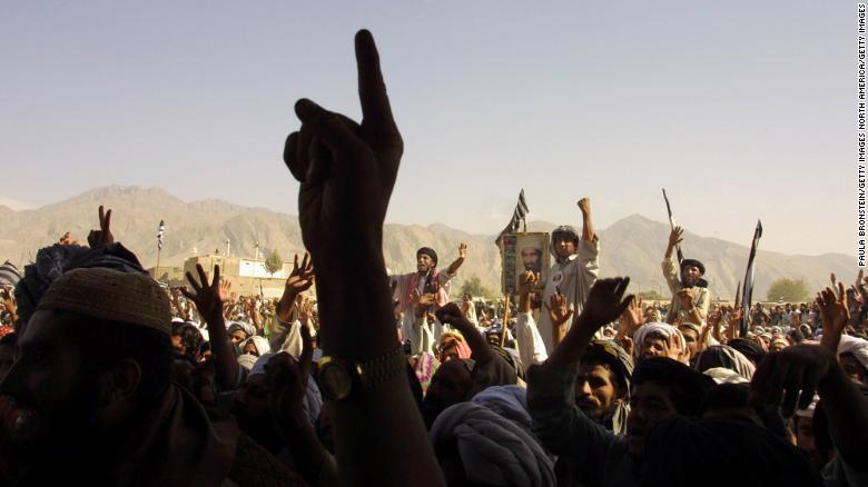 Thousands of Taliban supporters rally in Quetta, Pakistan, near the Afghan border, on October 1, 2001.