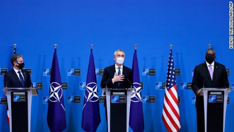 Die Vereinigten Staaten und andere NATO-Mitglieder verpflichten sich, die Ukraine zu unterstützen, wenn sie eine feine Linie mit Russland gehen